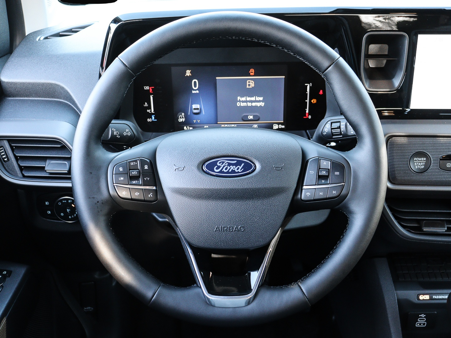 Ford Tourneo Courier (03/2026, Benzin)