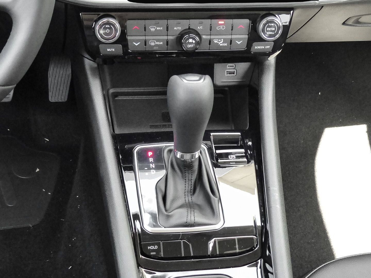 Jeep Compass (06/2023, Benzin)
