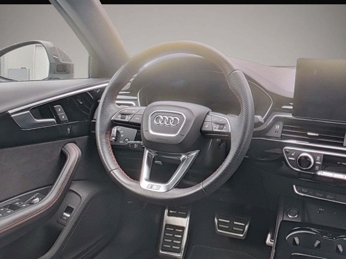 Audi A4 (06/2024, Benzin)