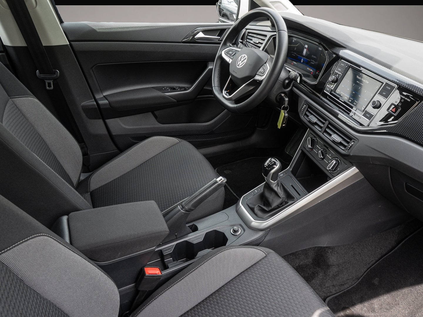 Volkswagen Polo (04/2024, Benzin)