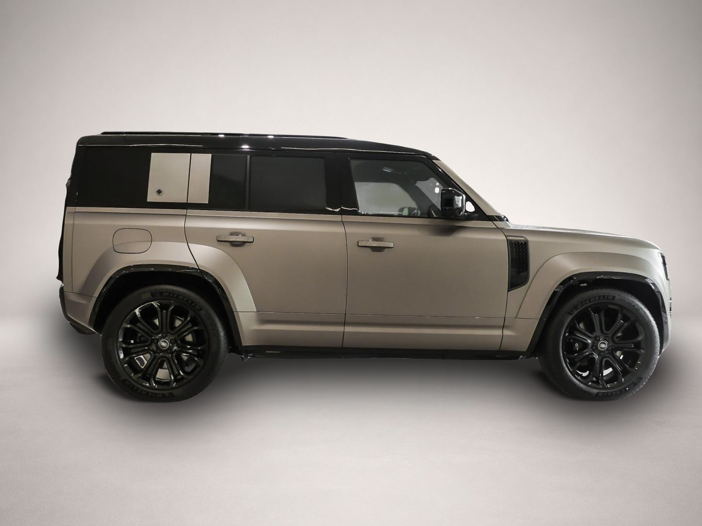 Land-Rover Defender (02/2026, Benzin)