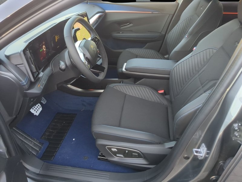 Renault Scenic E-TECH (05/2026, ELECTRIC)