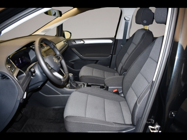 Volkswagen Touran (12/2025, Benzin)