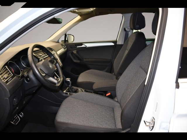 Volkswagen Tiguan (06/2023, Benzin)