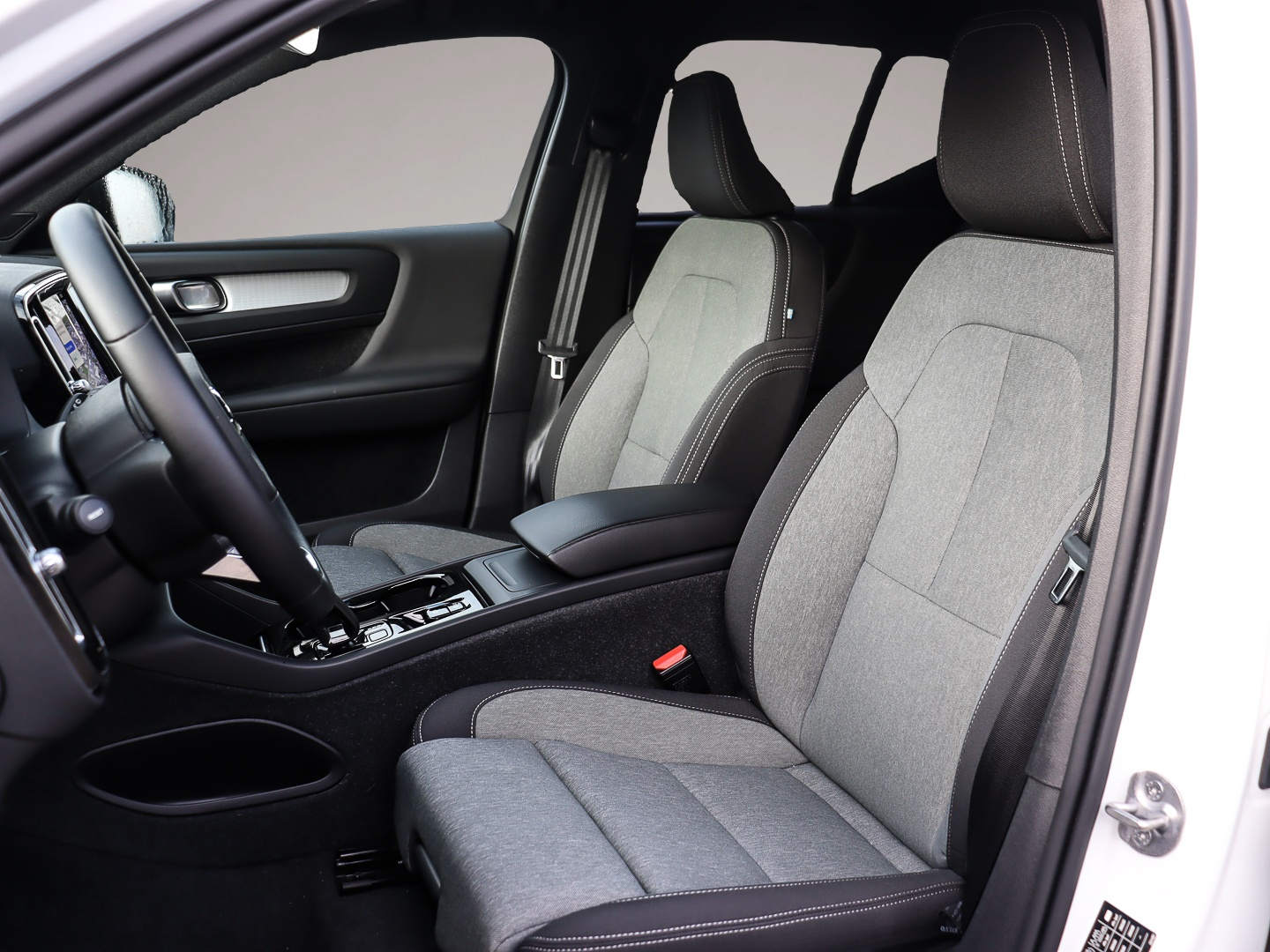 Volvo XC40 (11/2023, Benzin)