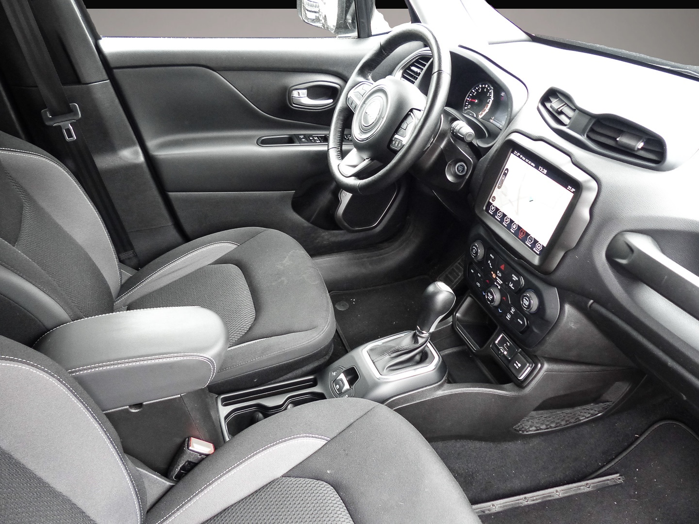Jeep Renegade (04/2023, Benzin)