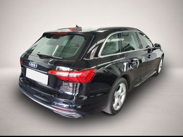 Audi A4 (07/2022, Benzin)