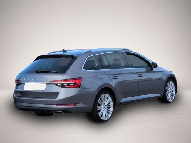 Skoda Superb (01/2023, Benzin)