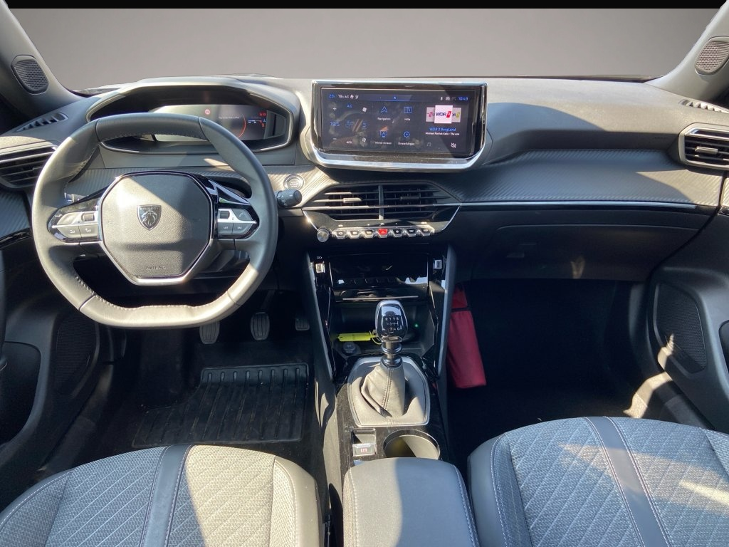 Peugeot 2008 (10/2025, Benzin)