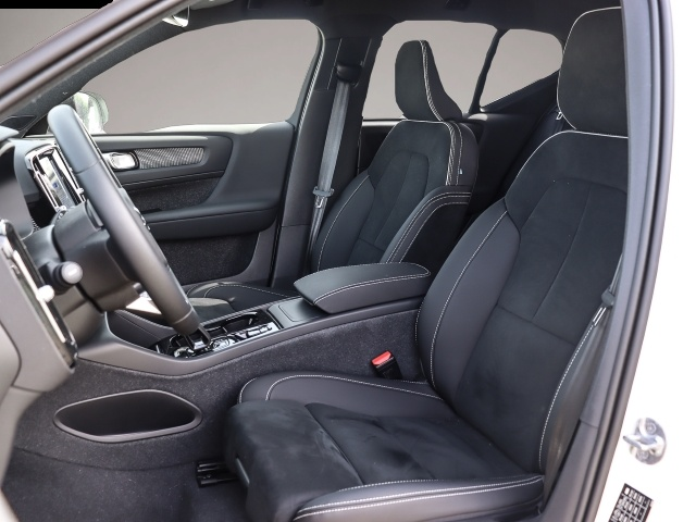 Volvo XC40 (11/2023, Benzin)