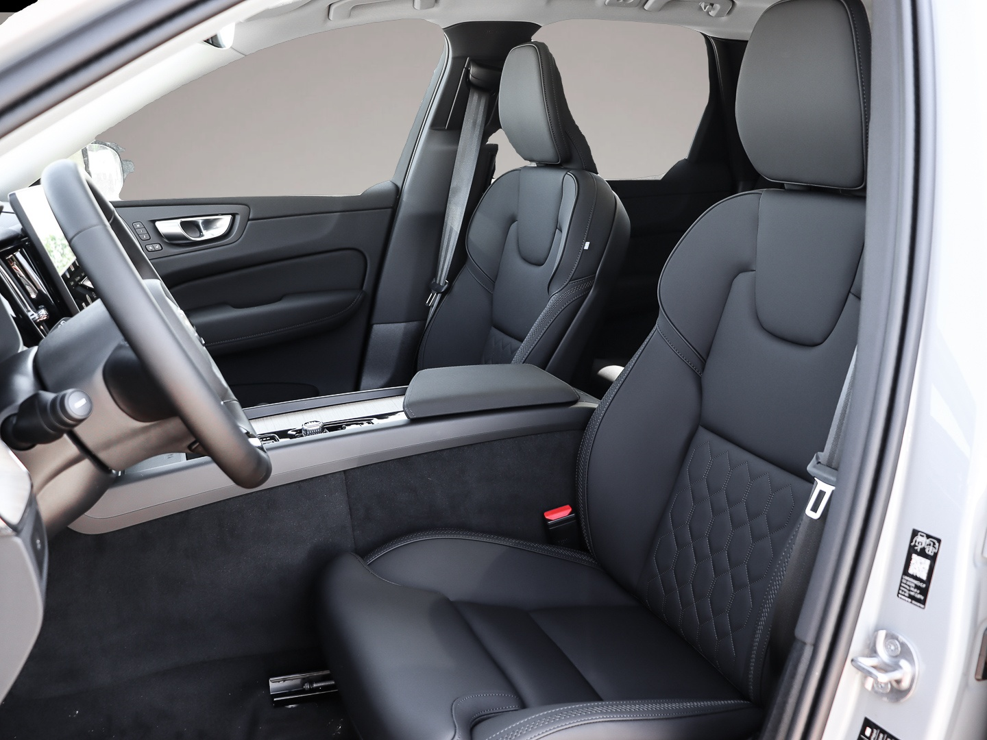 Volvo XC60 (06/2025, Benzin)