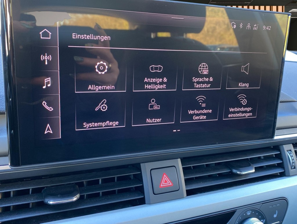 Audi A4 (01/2023, Benzin)