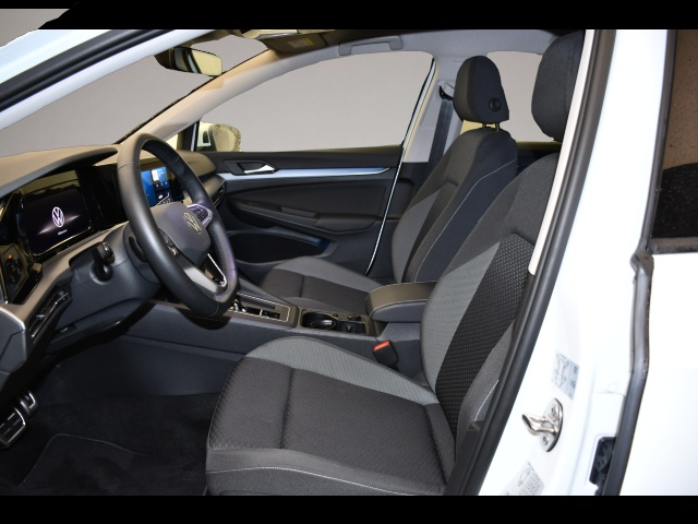 Volkswagen Golf (06/2023, Benzin)