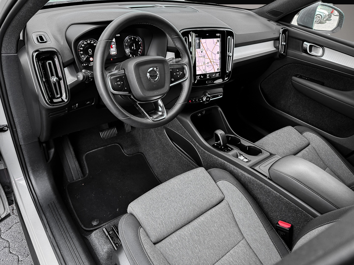Volvo XC40 (12/2023, Benzin)