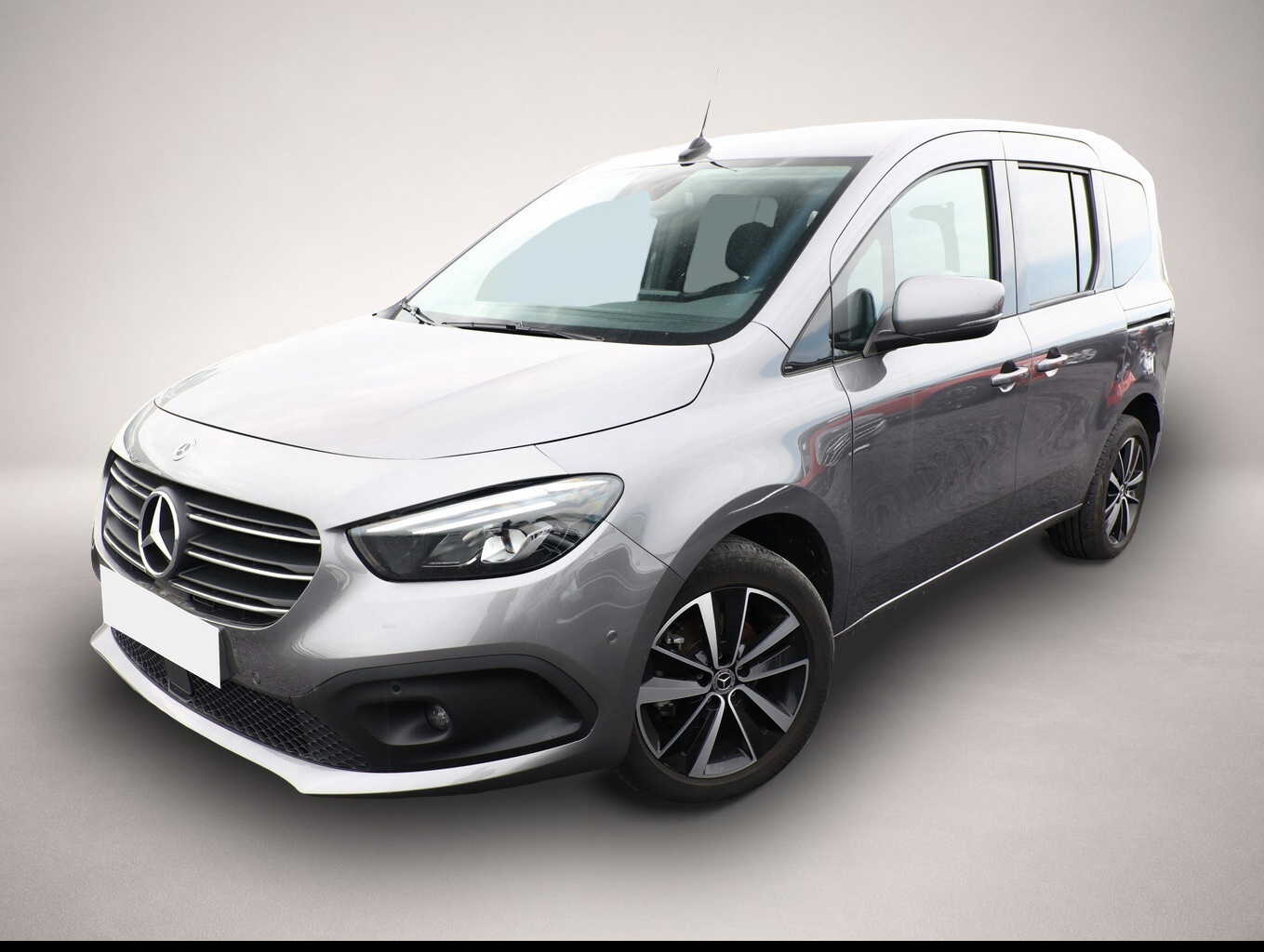 Mercedes-Benz A 180 (08/2023, Benzin)