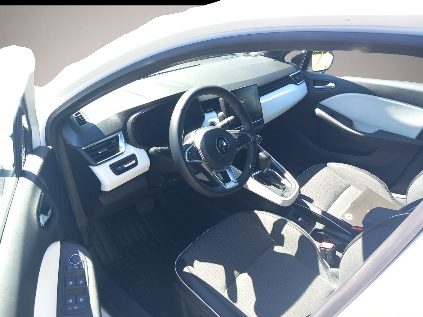 Renault Clio (05/2023, Benzin)