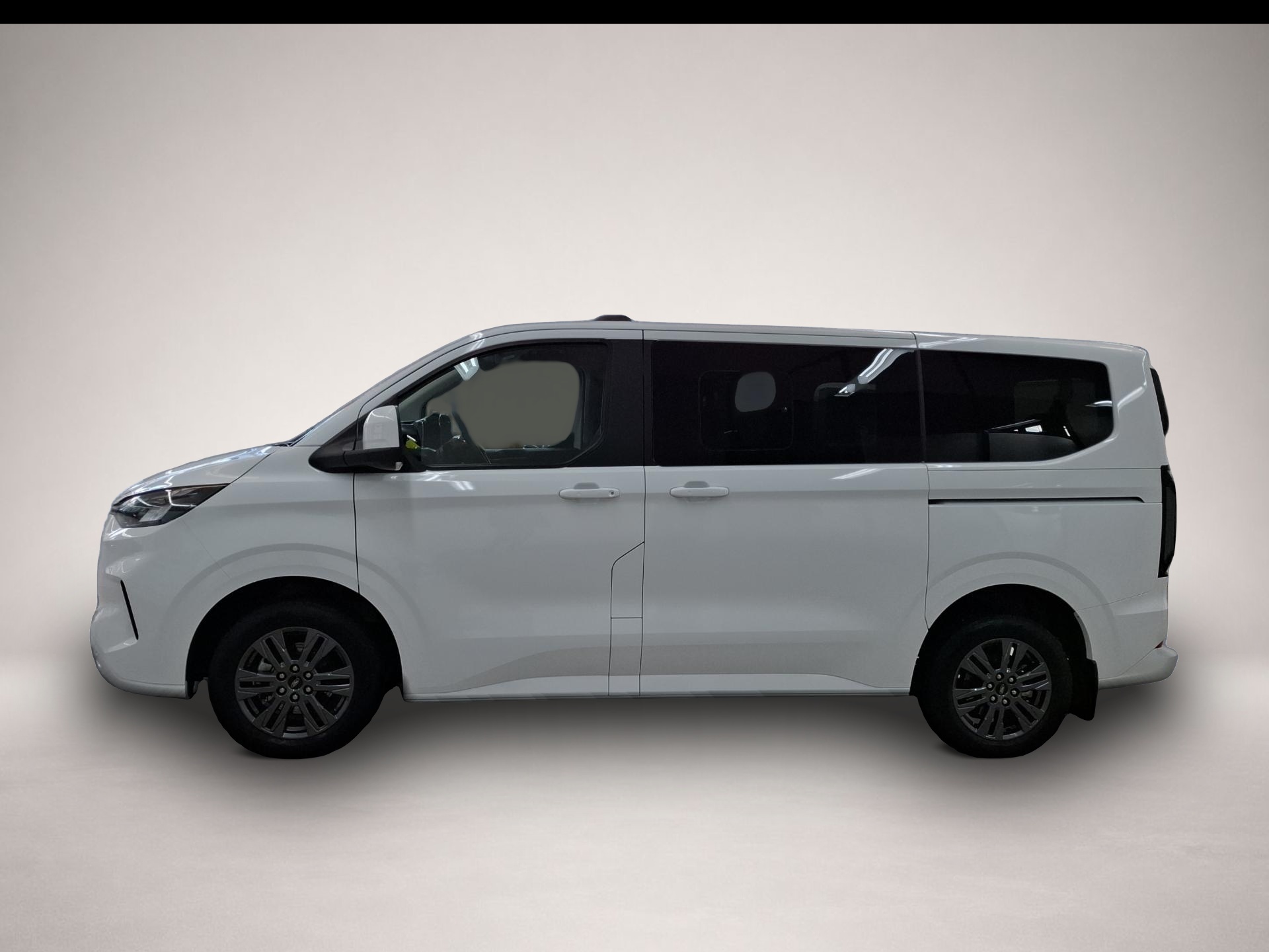 Ford Tourneo Custom (01/2026, Diesel)