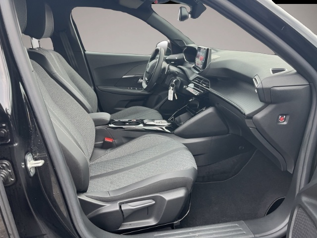 Peugeot 2008 (06/2025, Benzin)