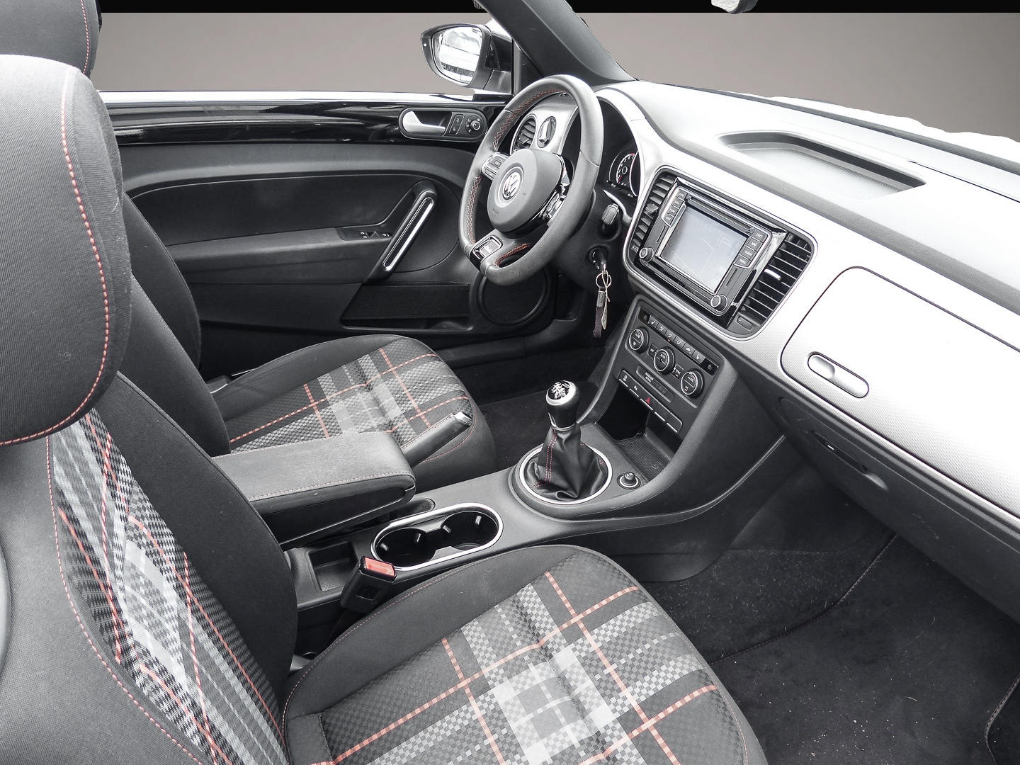 Volkswagen Beetle (10/2015, Benzin)