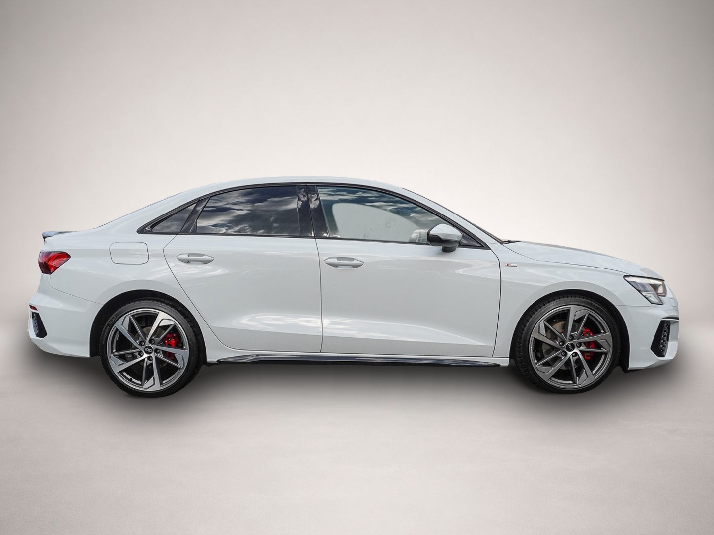Audi quattro (05/2023, Benzin)