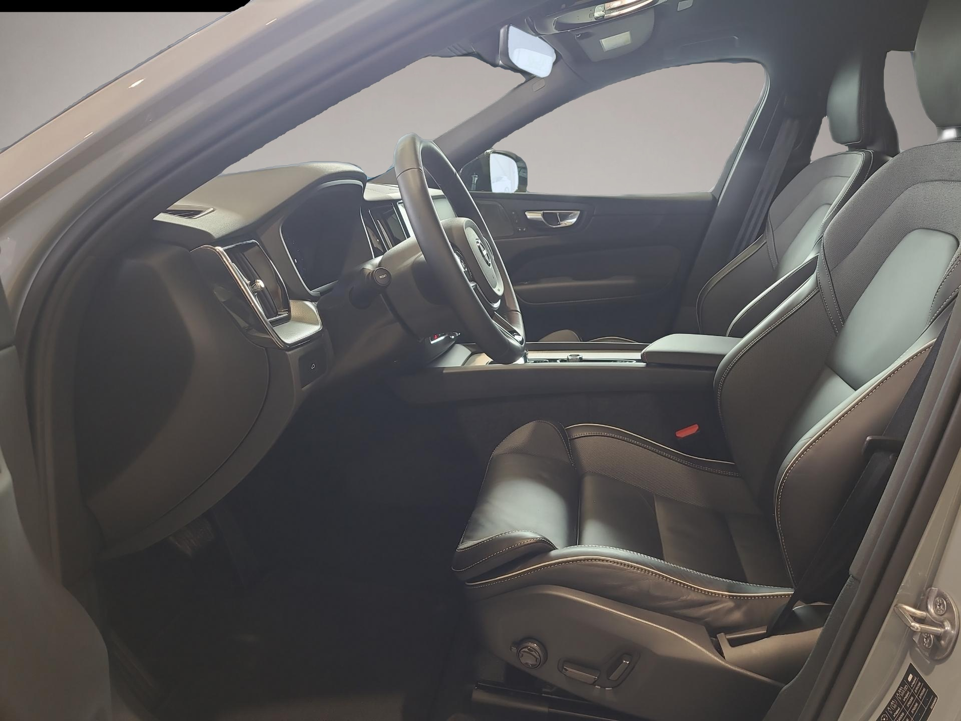Volvo XC60 (02/2025, Benzin)