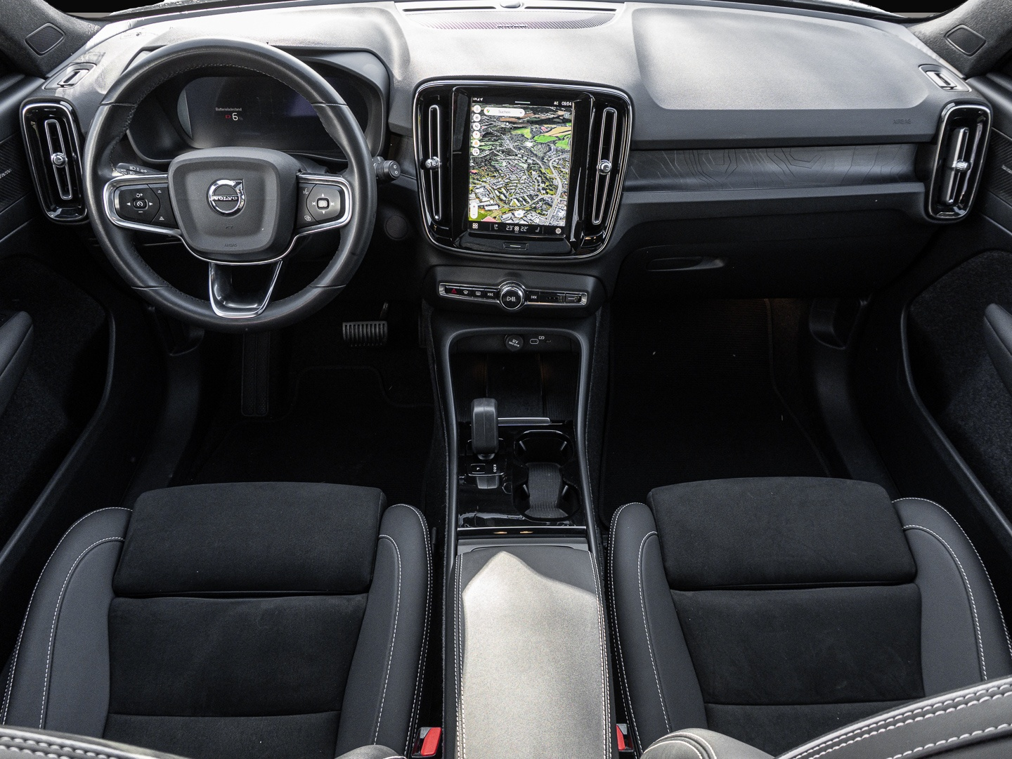 Volvo XC40 (11/2022, ELECTRIC)