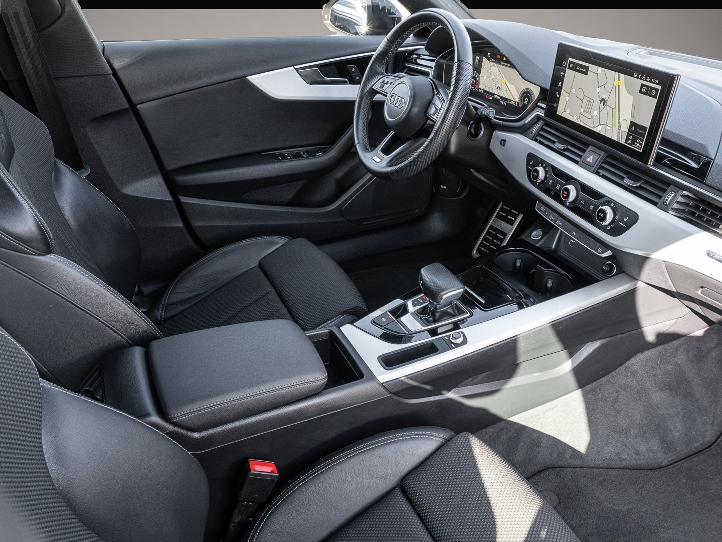 Audi A4 (11/2022, Benzin)