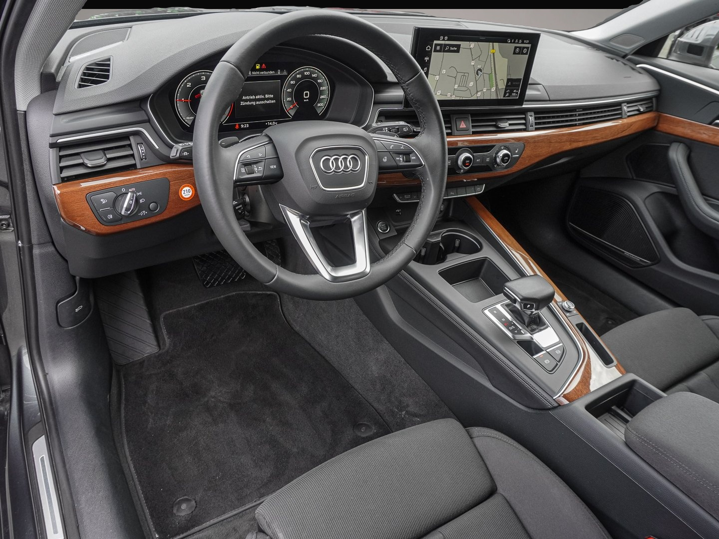 Audi A4 (04/2023, Diesel)