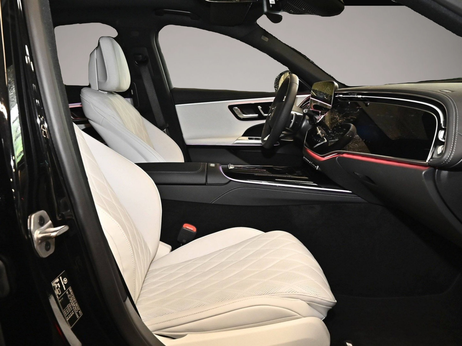 Mercedes-Benz E 400 (07/2025, Hybrid (Benzin/Elektro))