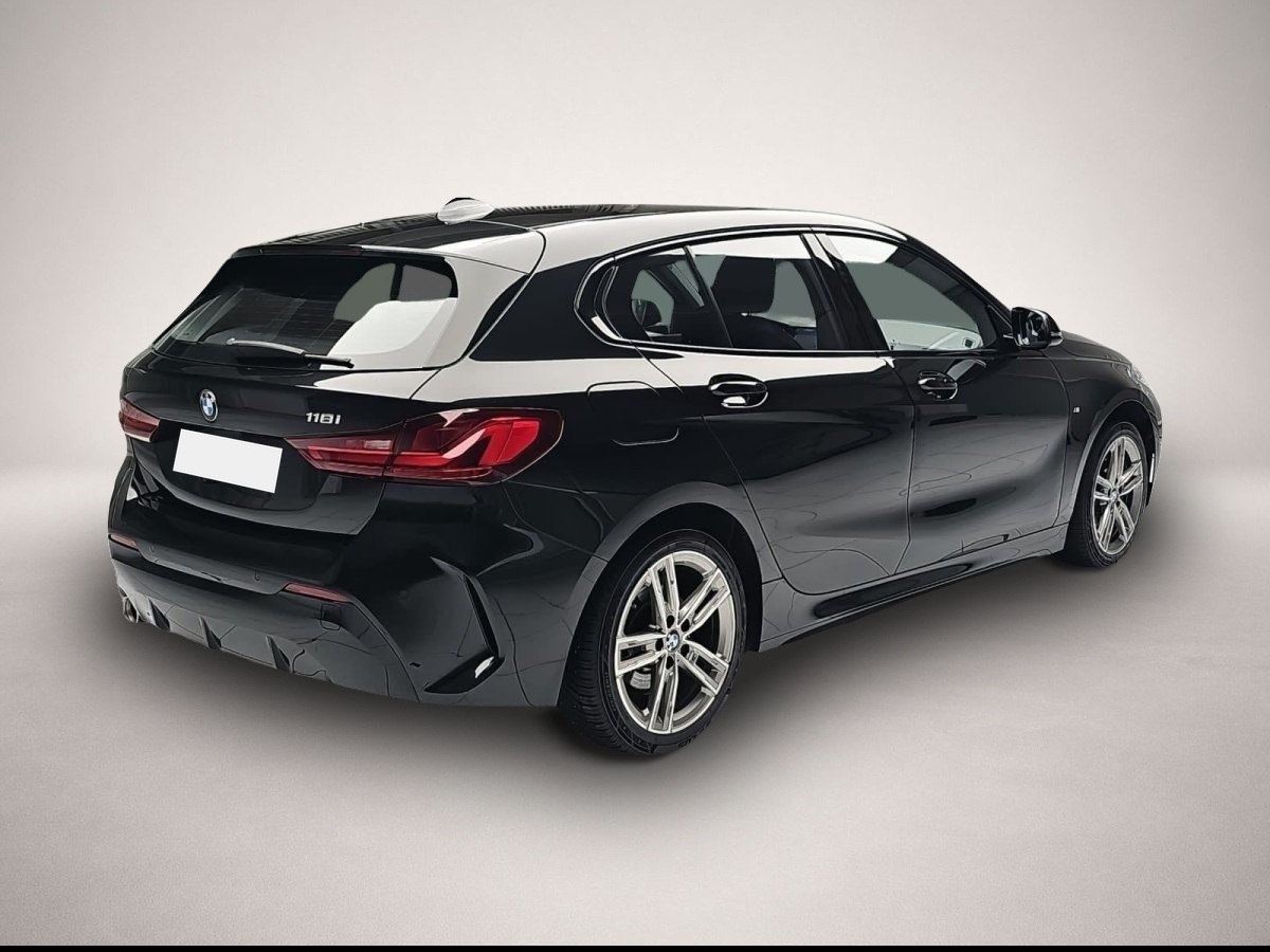 BMW 118 (10/2022, Benzin)