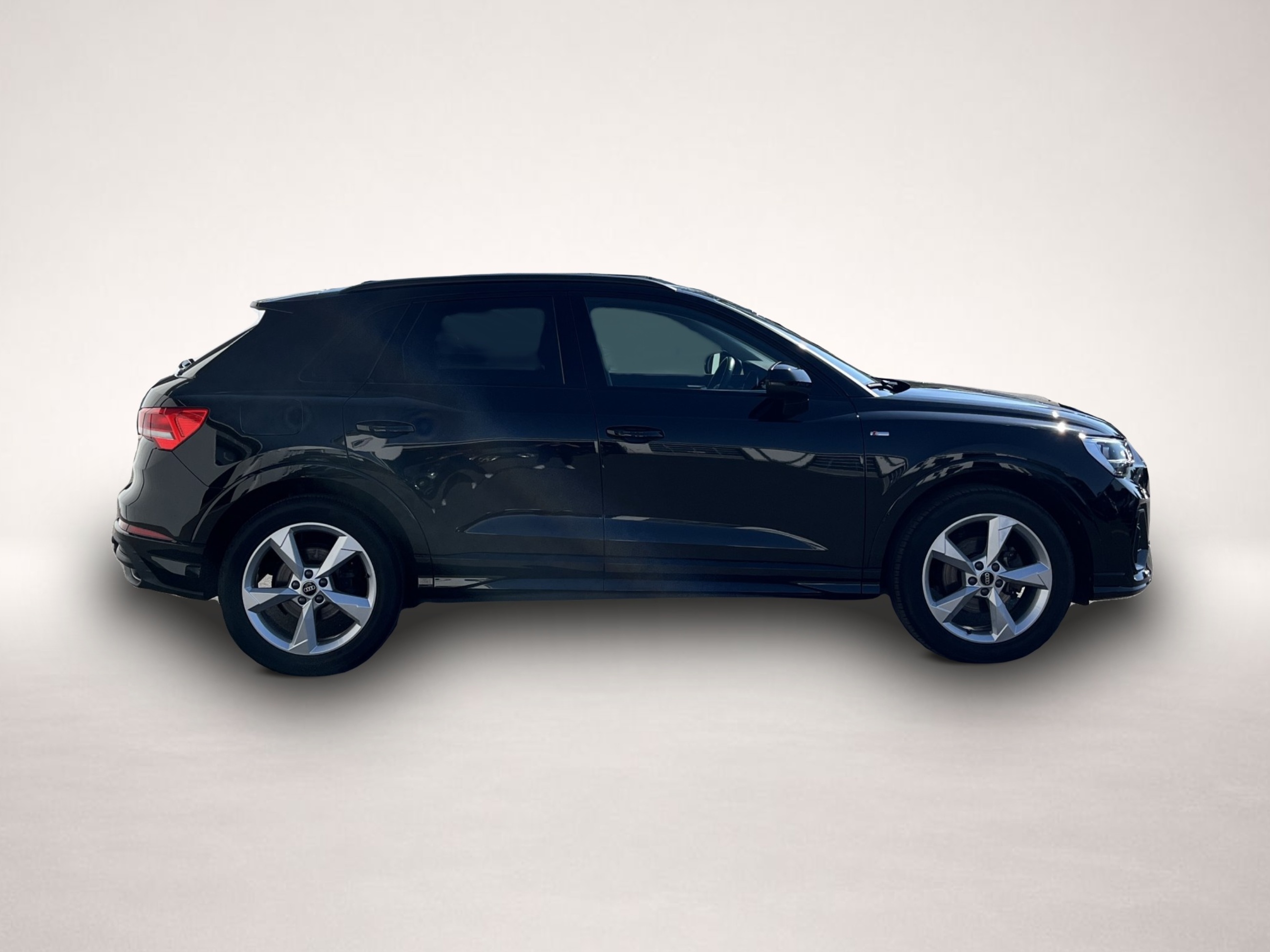 Audi Q3 (12/2022, Benzin)