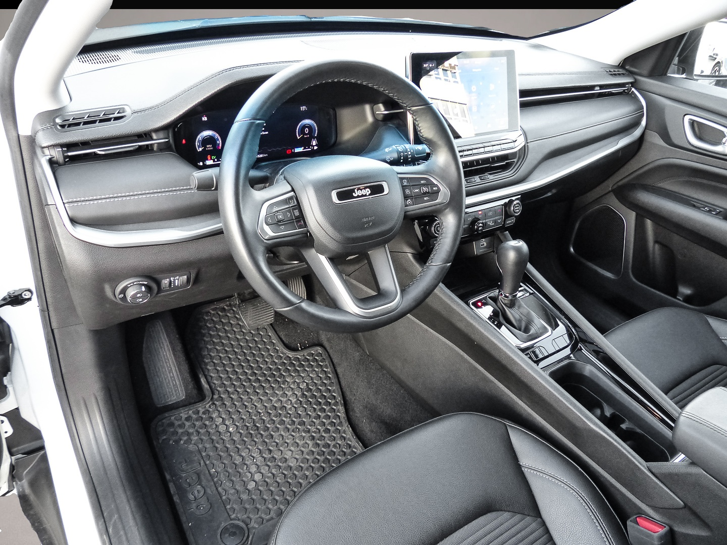 Jeep Compass (10/2023, Benzin)