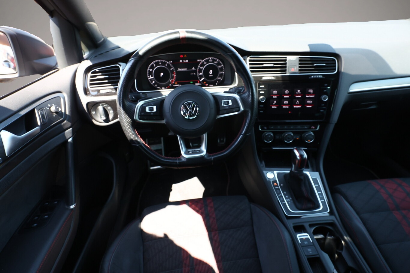 Volkswagen Golf (10/2019, Benzin)