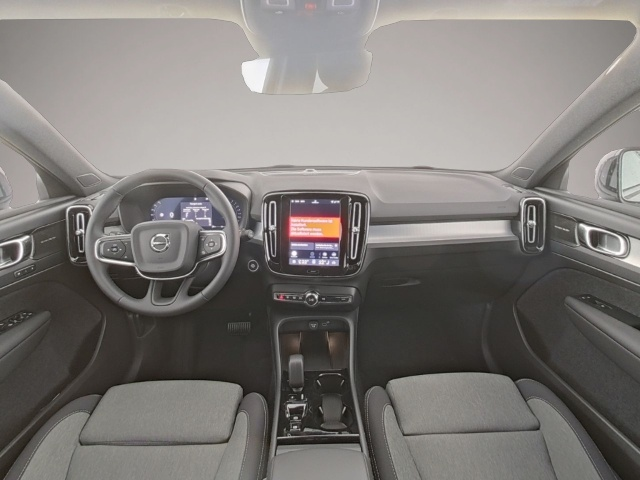 Volvo XC40 (07/2025, Benzin)