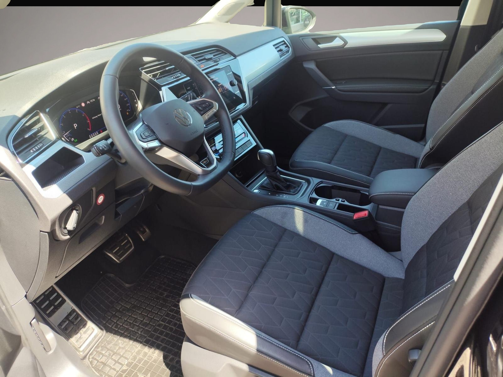 Volkswagen Touran (01/2025, Benzin)