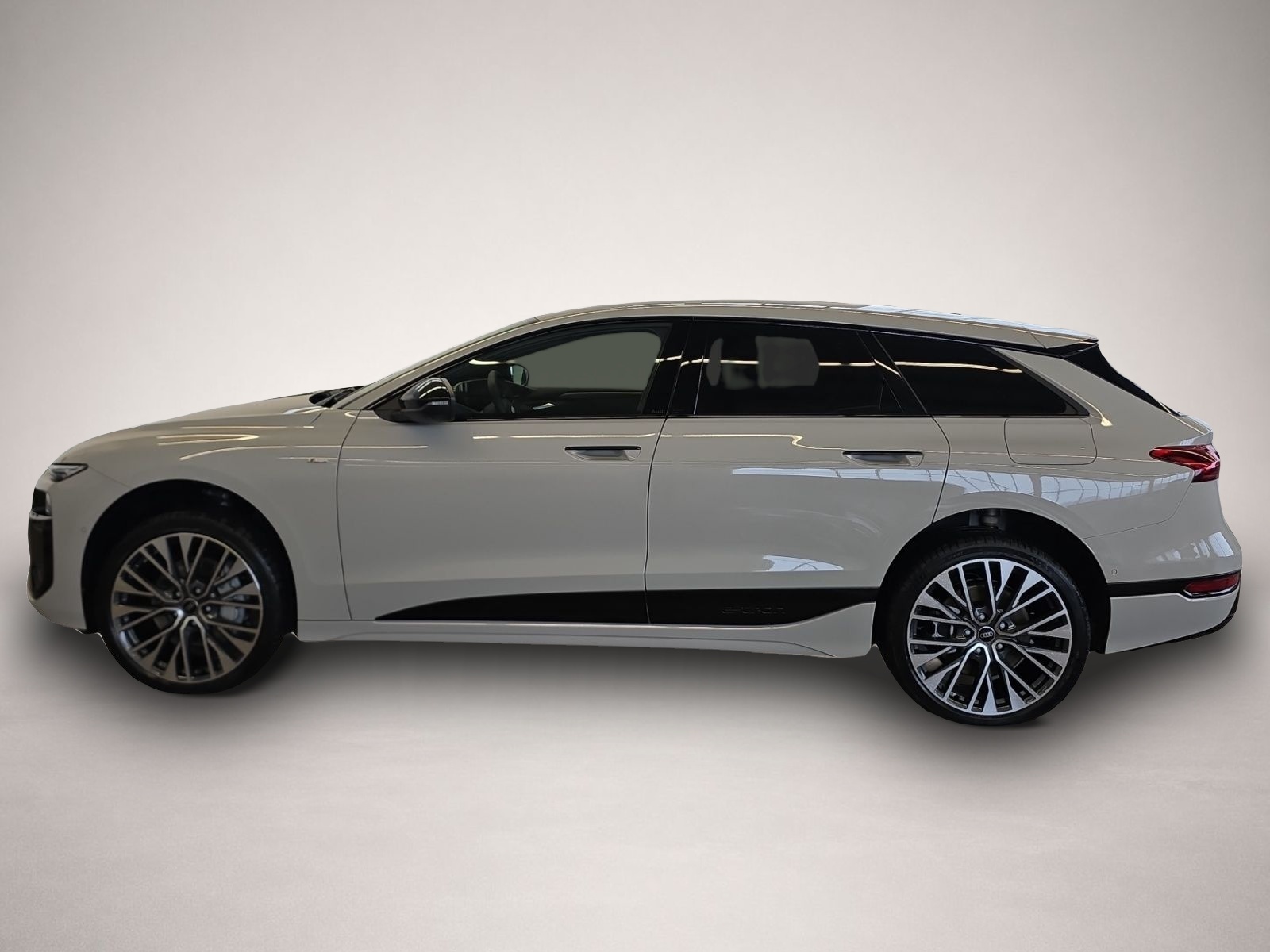 Audi e-tron (02/2026, ELECTRIC)