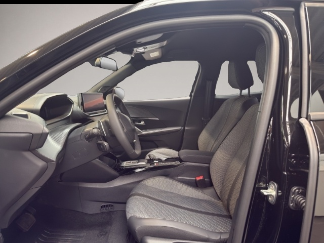 Peugeot 2008 (06/2025, Benzin)