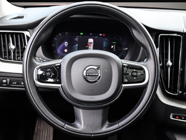 Volvo XC60 (10/2022, Hybrid (Benzin/Elektro))