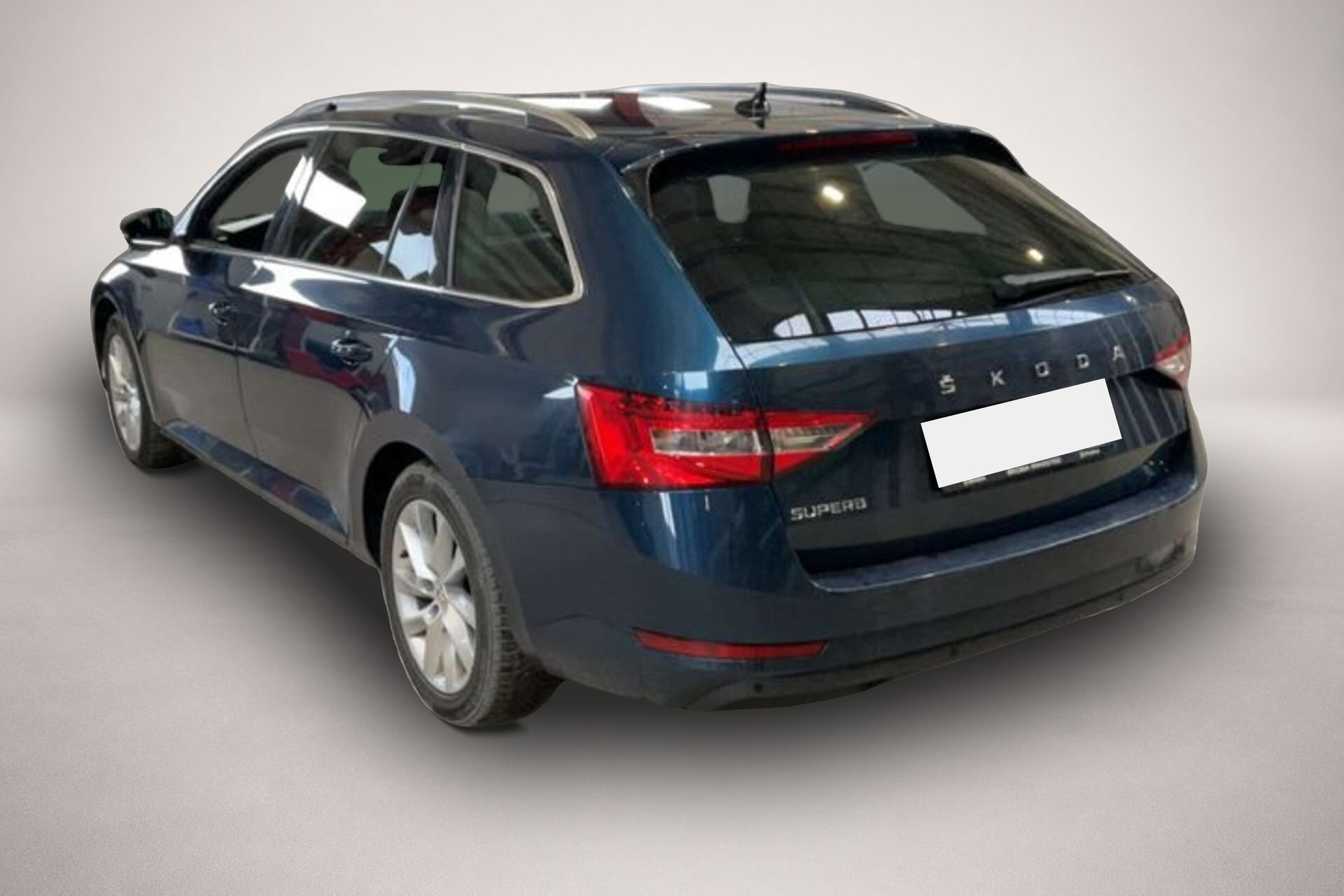 Skoda Superb (08/2023, Benzin)