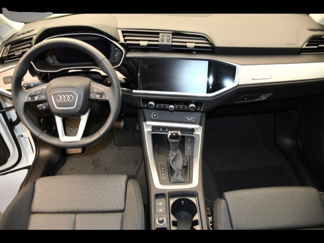 Audi Q3 (08/2025, Benzin)