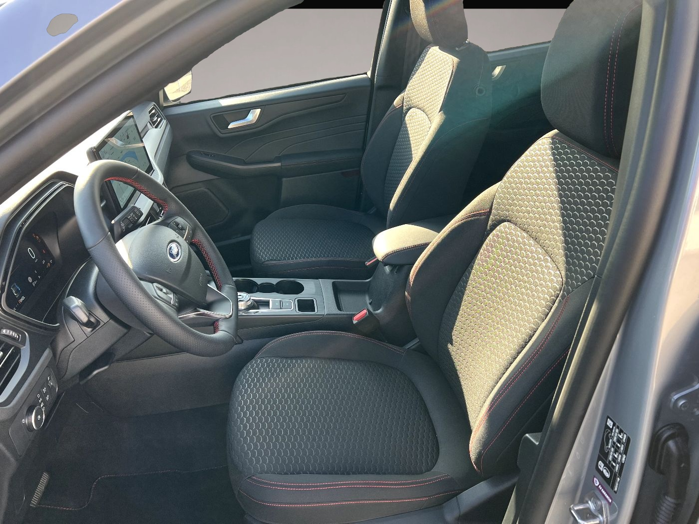 Ford Kuga (02/2026, Benzin)