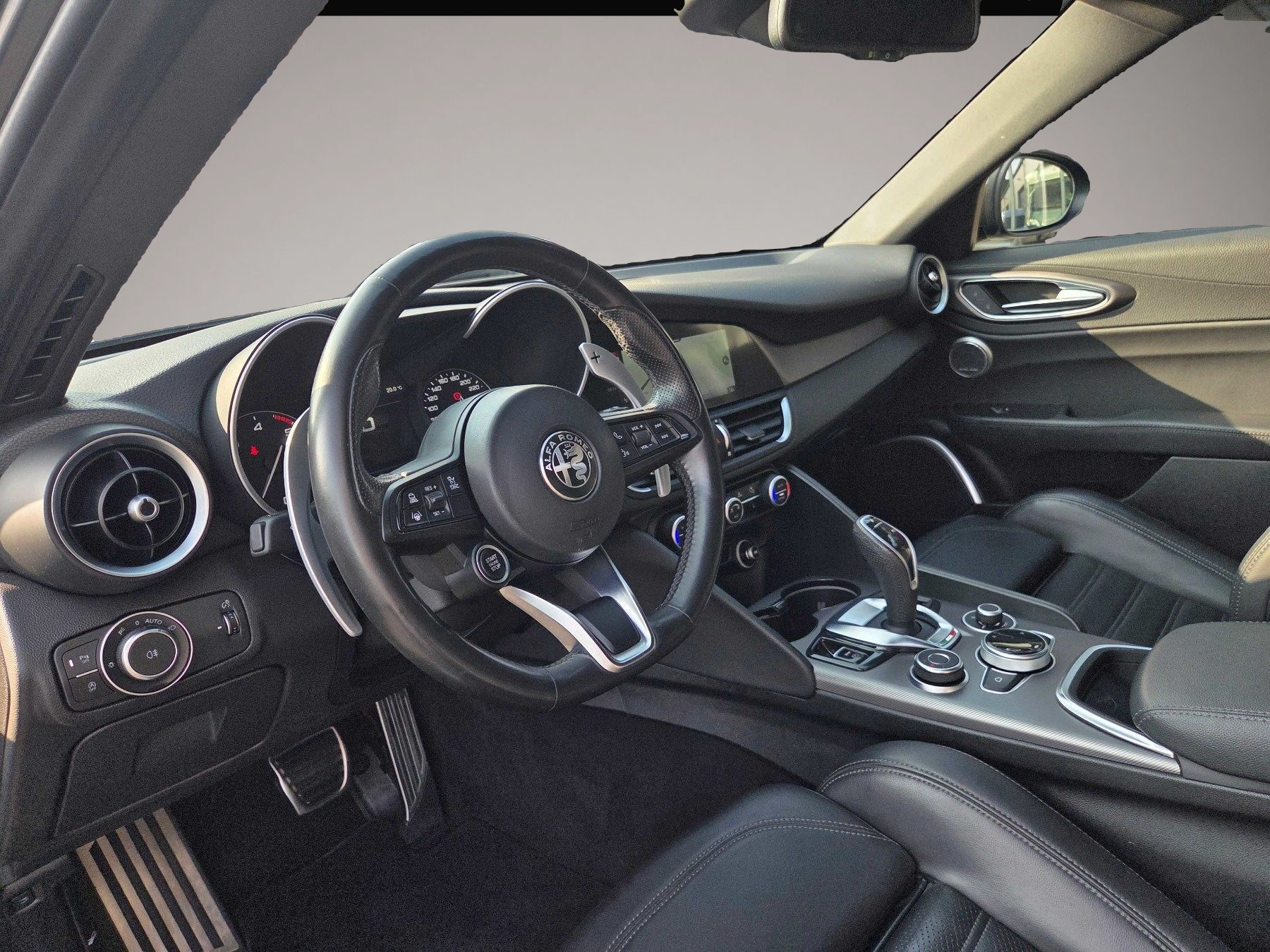 Alfa-Romeo Giulia (06/2021, )