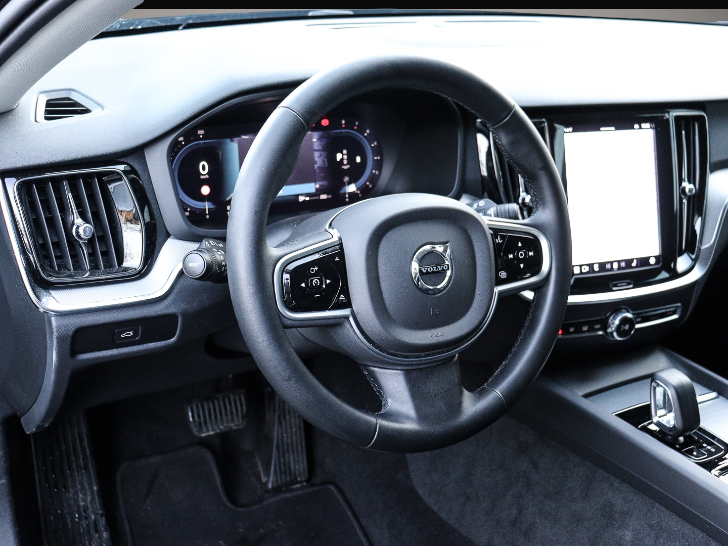 Volvo V60 (04/2025, Benzin)