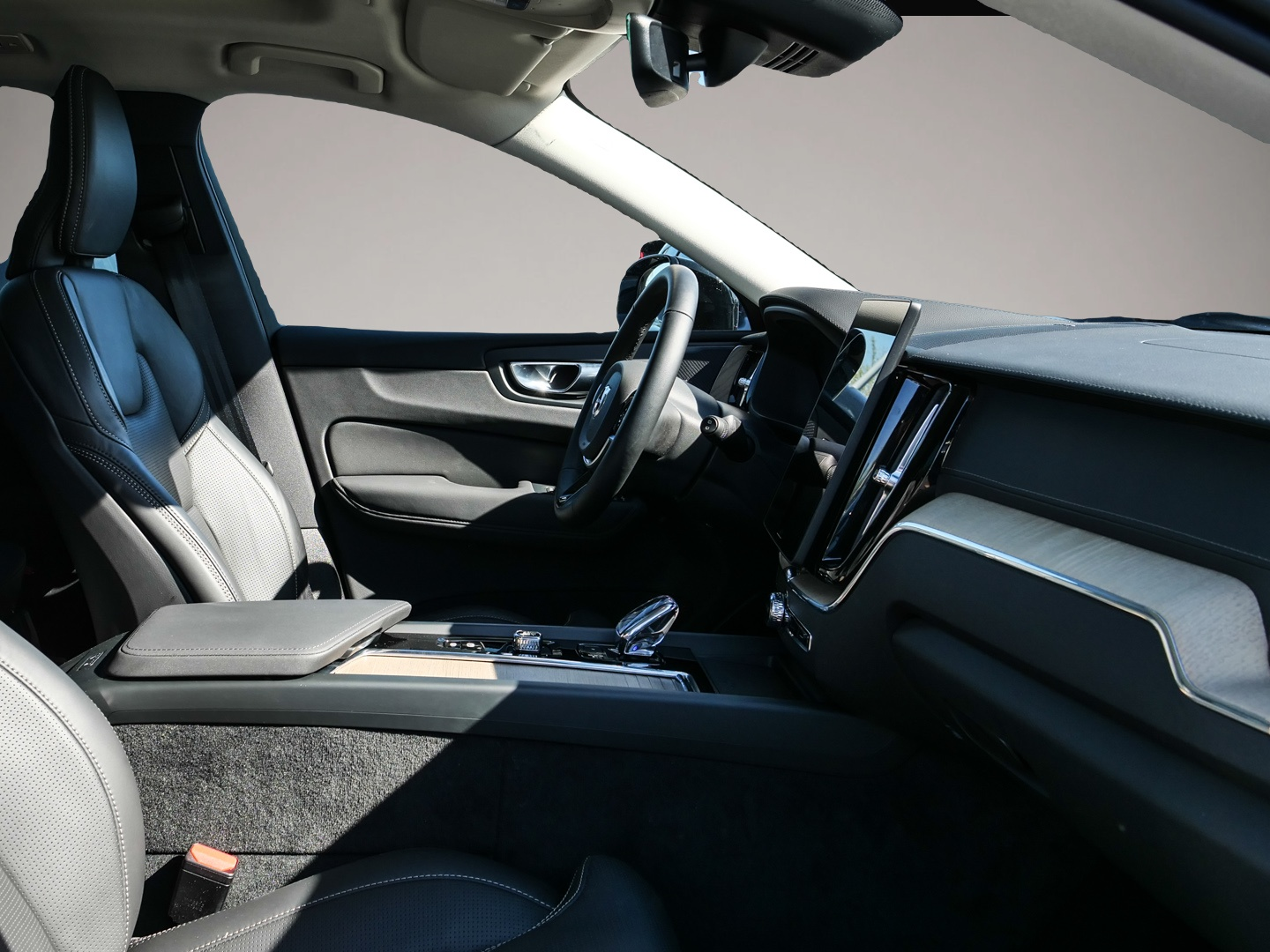 Volvo XC60 (06/2025, Hybrid (Benzin/Elektro))