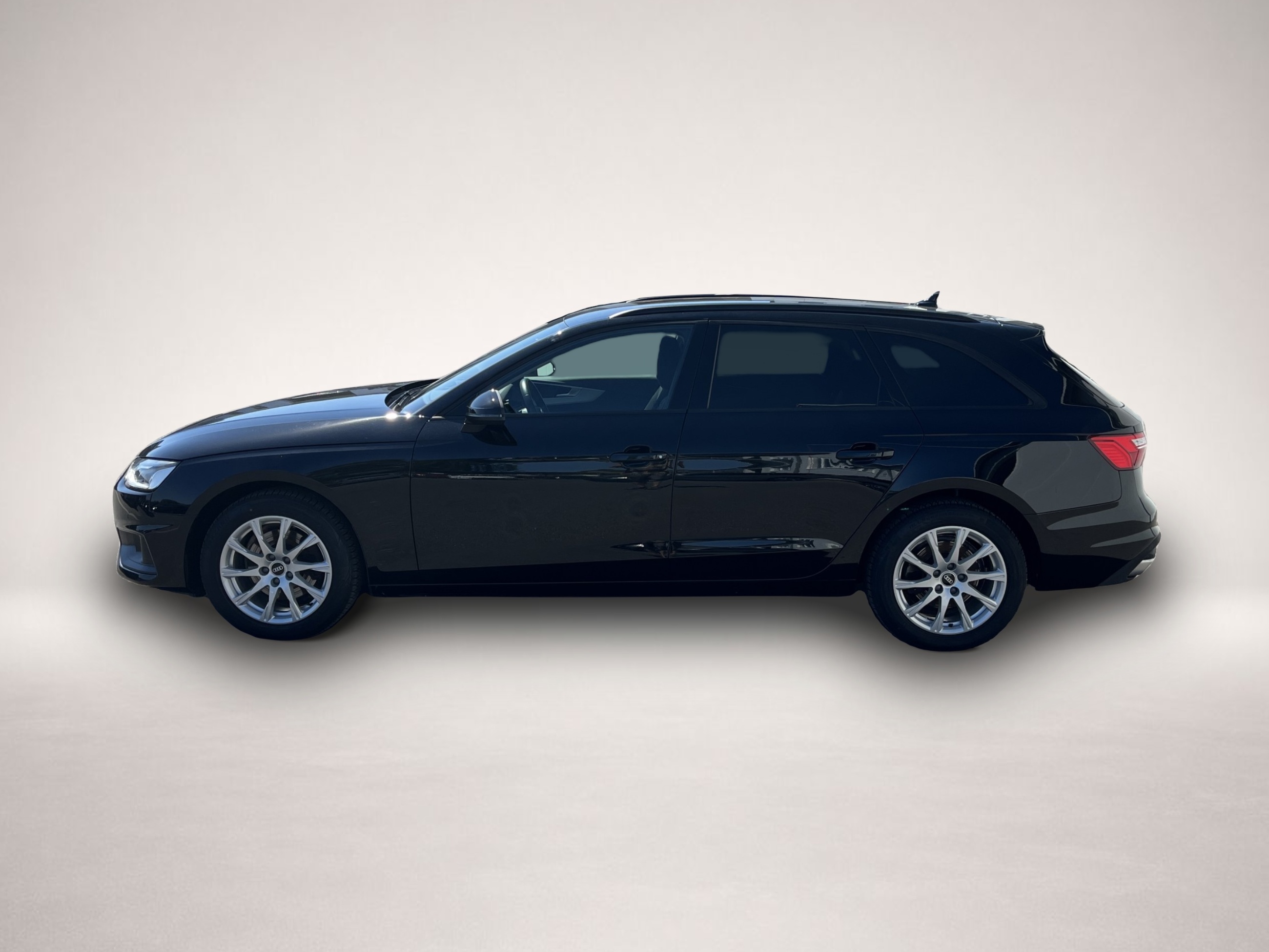 Audi A4 (09/2022, Benzin)