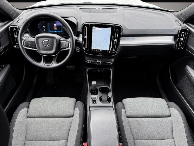 Volvo XC40 (04/2025, Benzin)