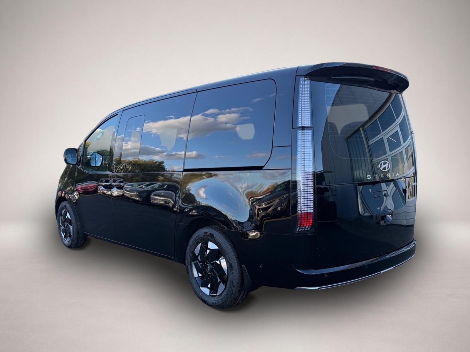 Hyundai Staria, image 4 of 7