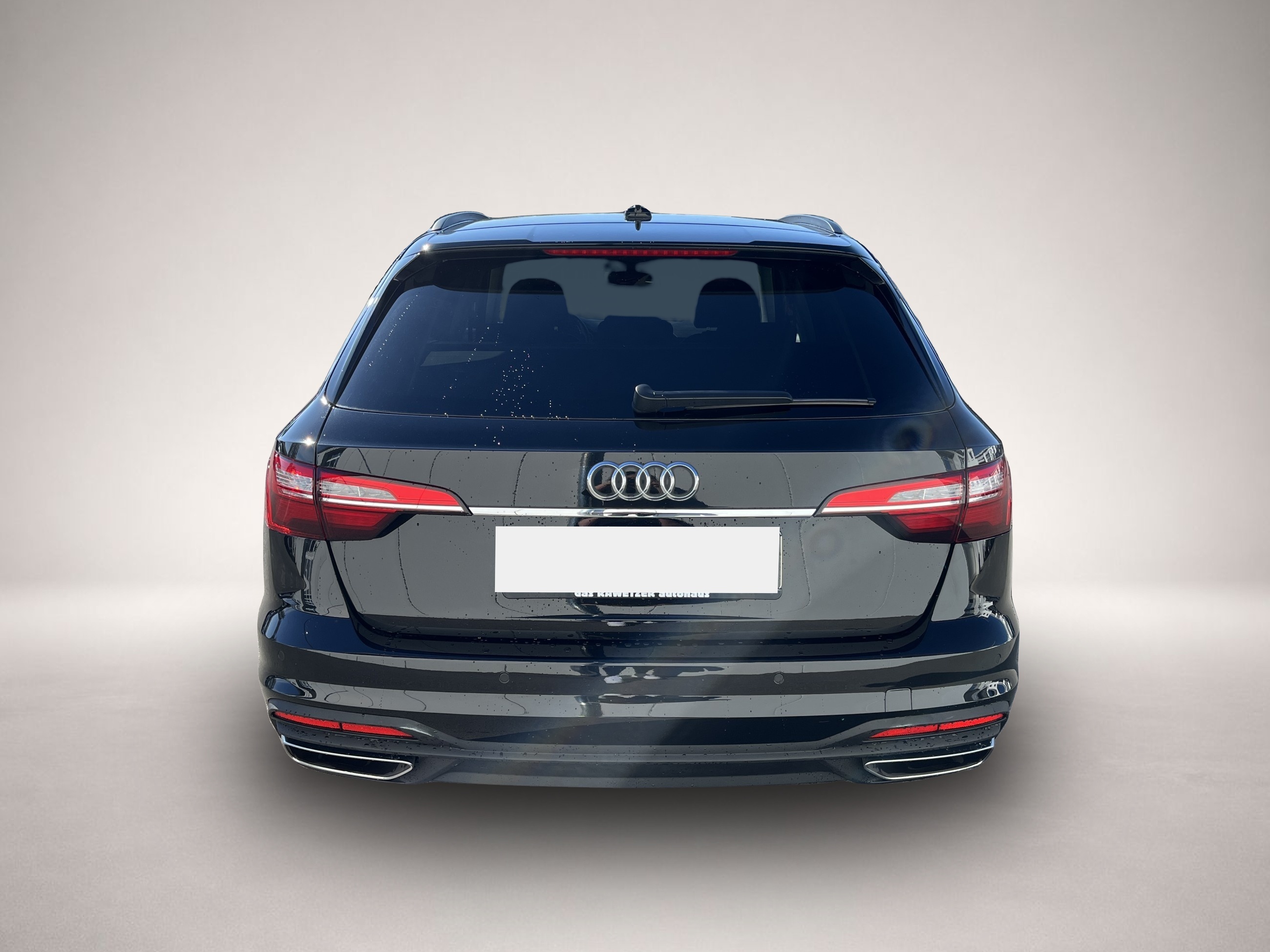 Audi A4 (08/2022, Benzin)