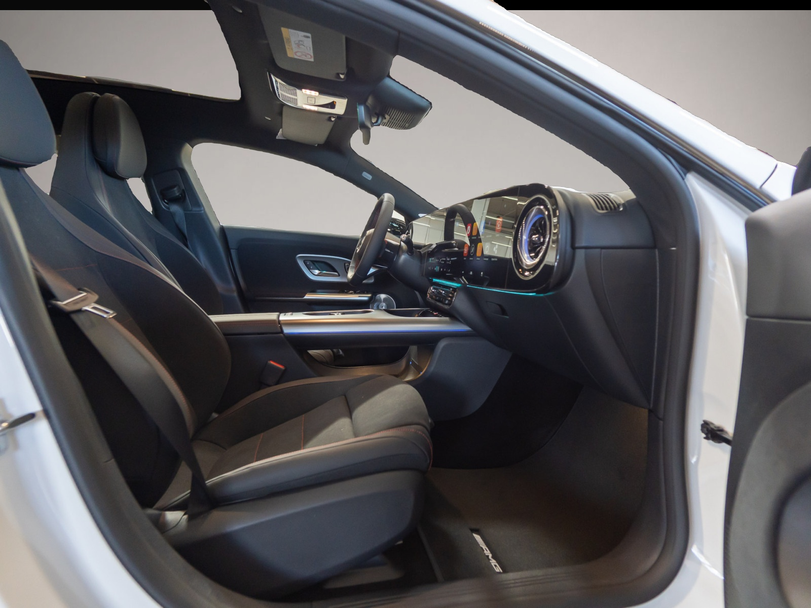 Mercedes-Benz CLA 220 (04/2026, Benzin)
