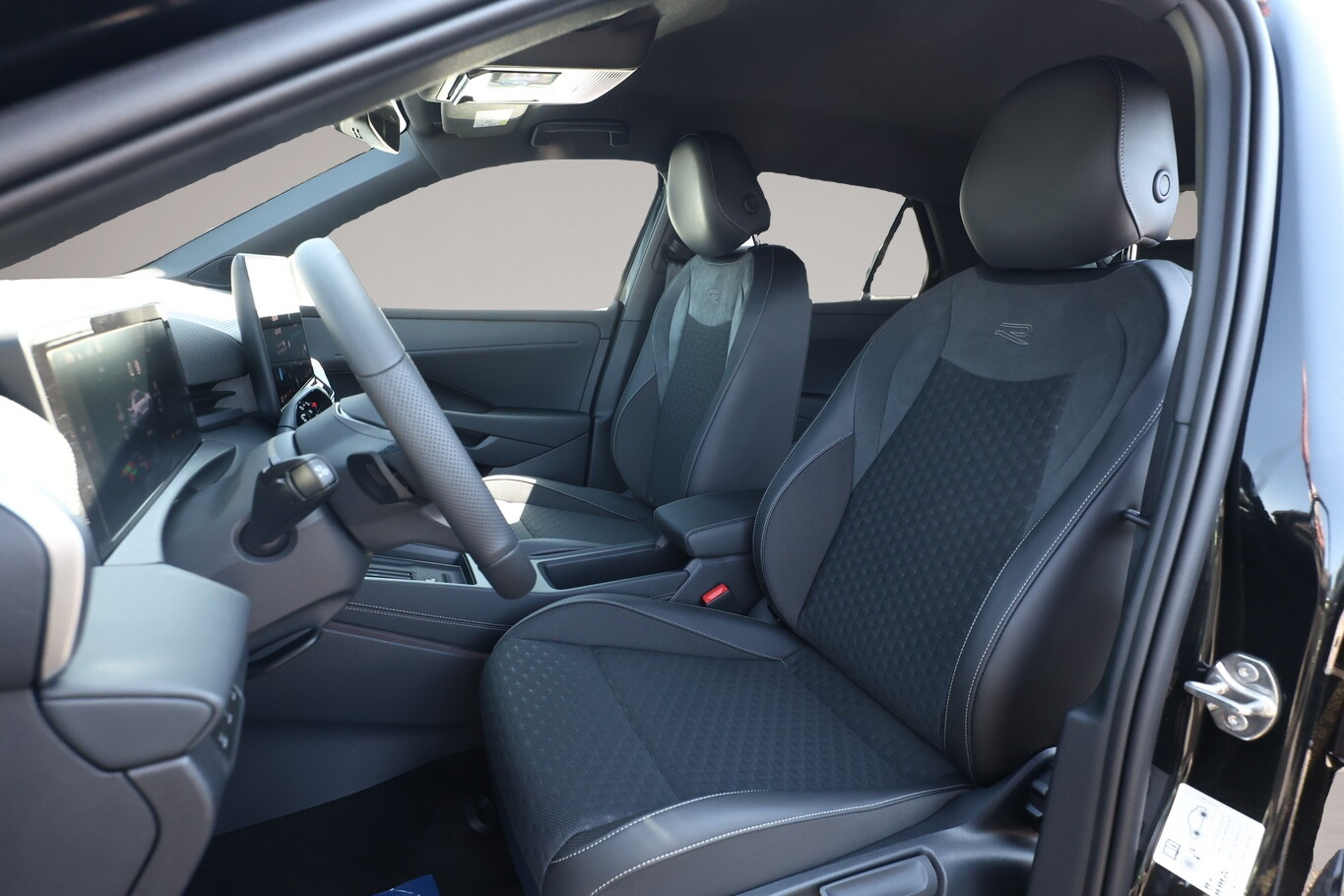 Volkswagen T-Roc (05/2026, Benzin)